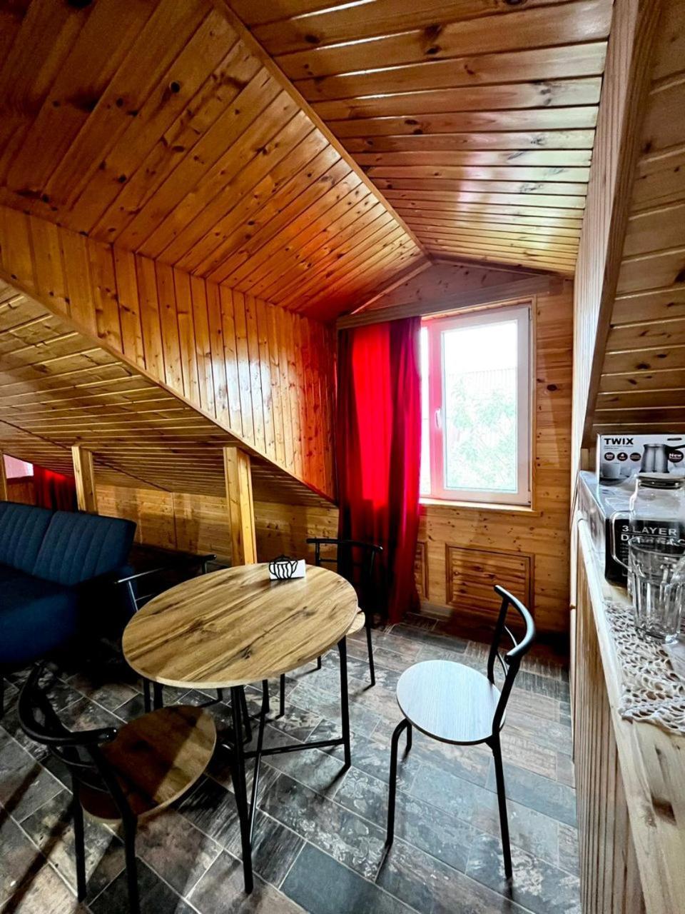 Nino & Irodi'S Guest House Kutaisi Exterior photo