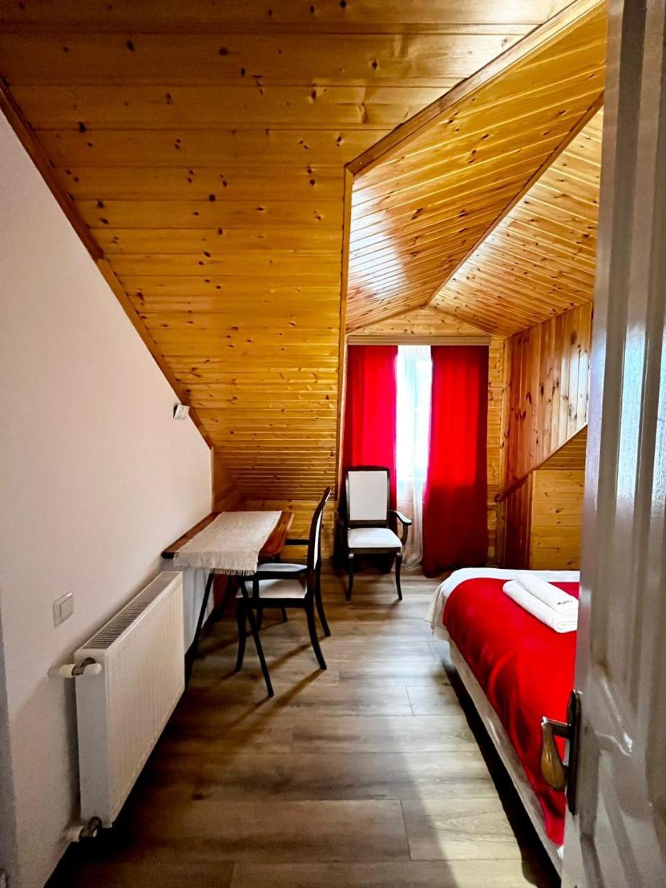 Nino & Irodi'S Guest House Kutaisi Exterior photo